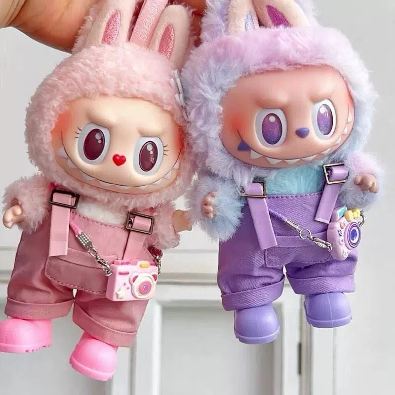 ラブブ服 labubu ヘッドフォン付きオーバーオールコーデ カメラ 靴