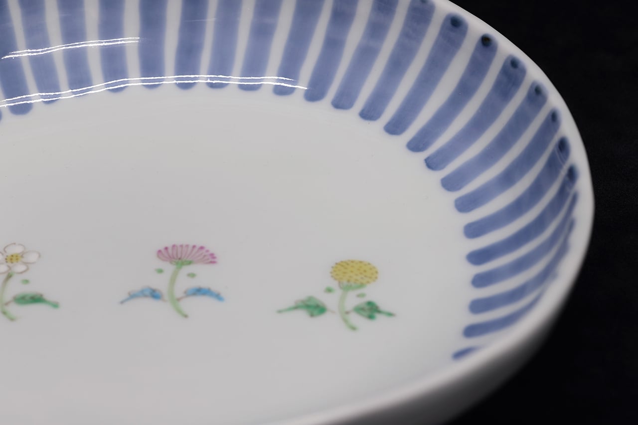 うつわ藍水 ｜ 盛鉢（約20㎝） 十草三つ花 ｜ 波佐見焼 | にっこう生活