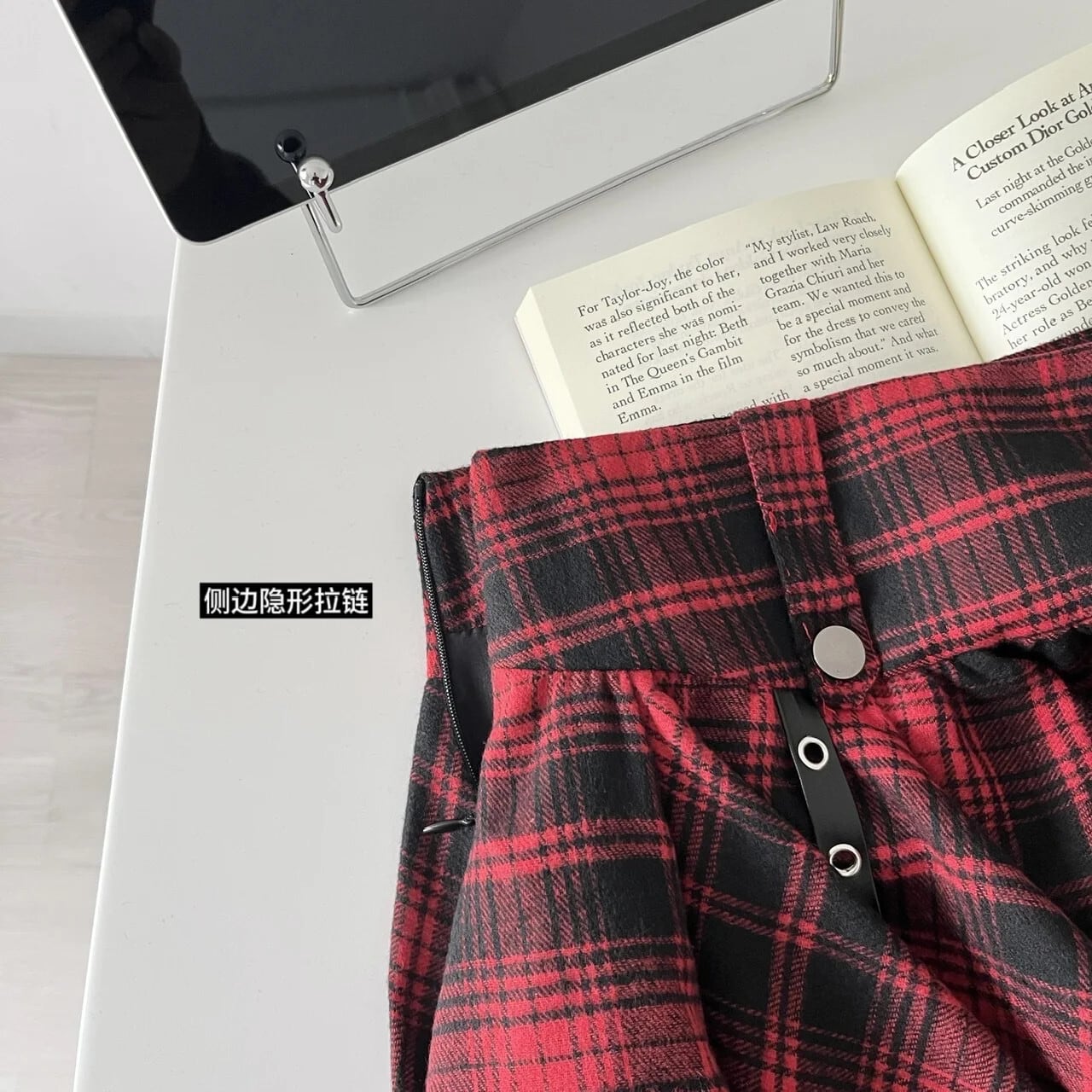 女性の赤のチェック柄ミニスカート原宿 Y2k 2000 年代ヴィンテージ