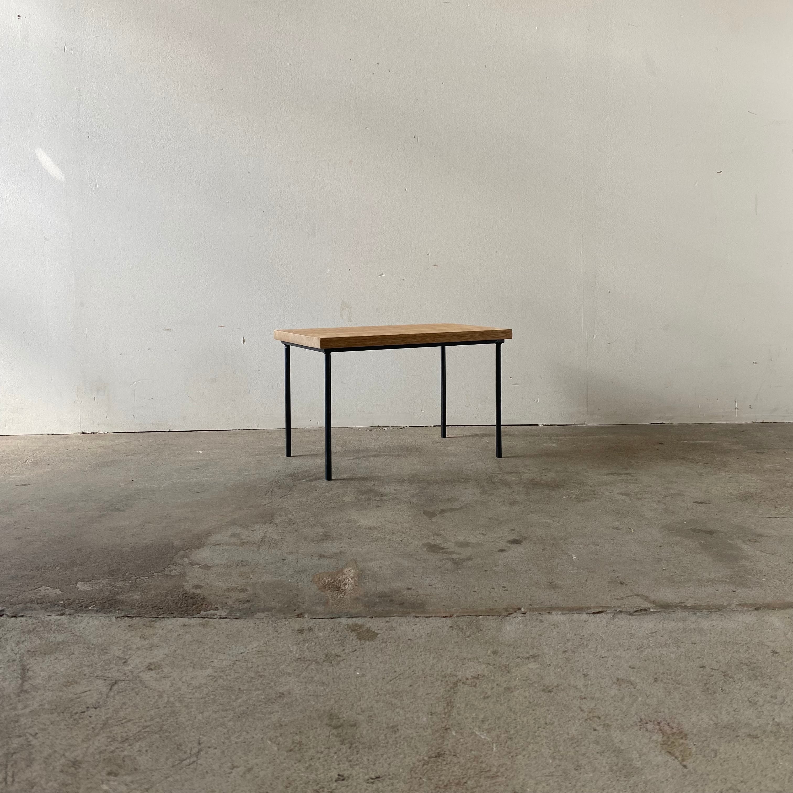 古材と鉄脚の台　1039