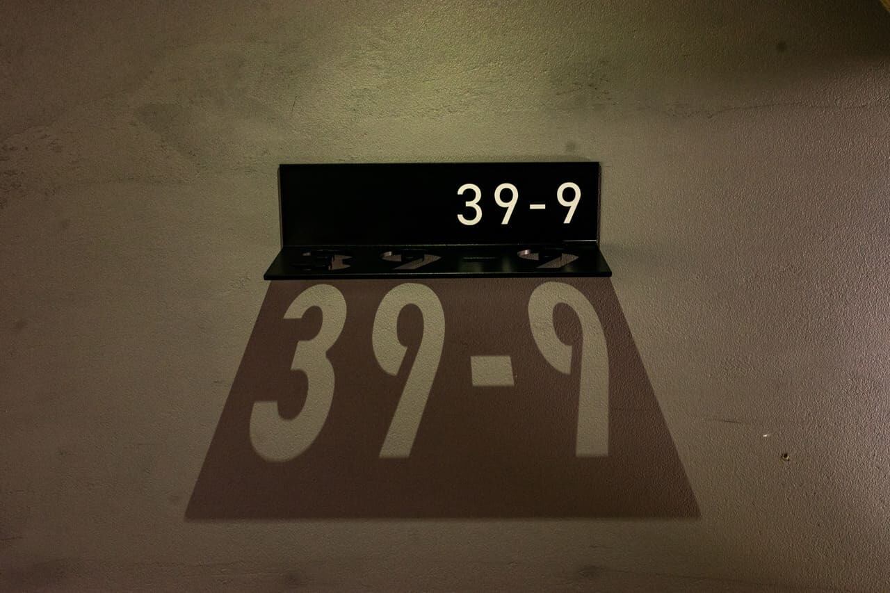 影を映し出す表札【Shadow】オーダーメイド 番地表札 ハウスナンバー