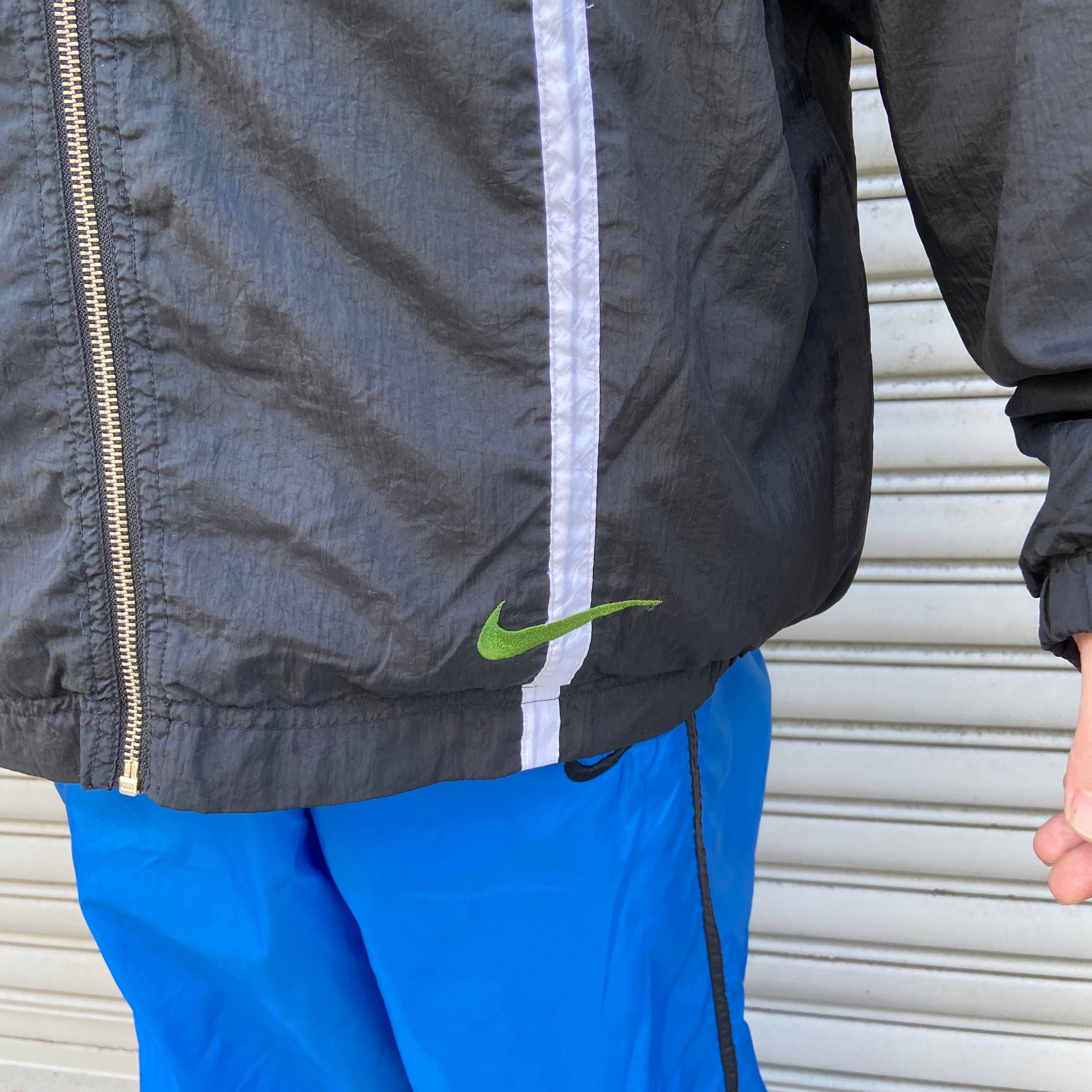 90s NIKE ナイキ ナイロンジャケット スウォッシュ 白タグ 緑 黒 90s NIKE ナイキ ナイロンジャケット スウォッシュ 白タグ 緑 黒