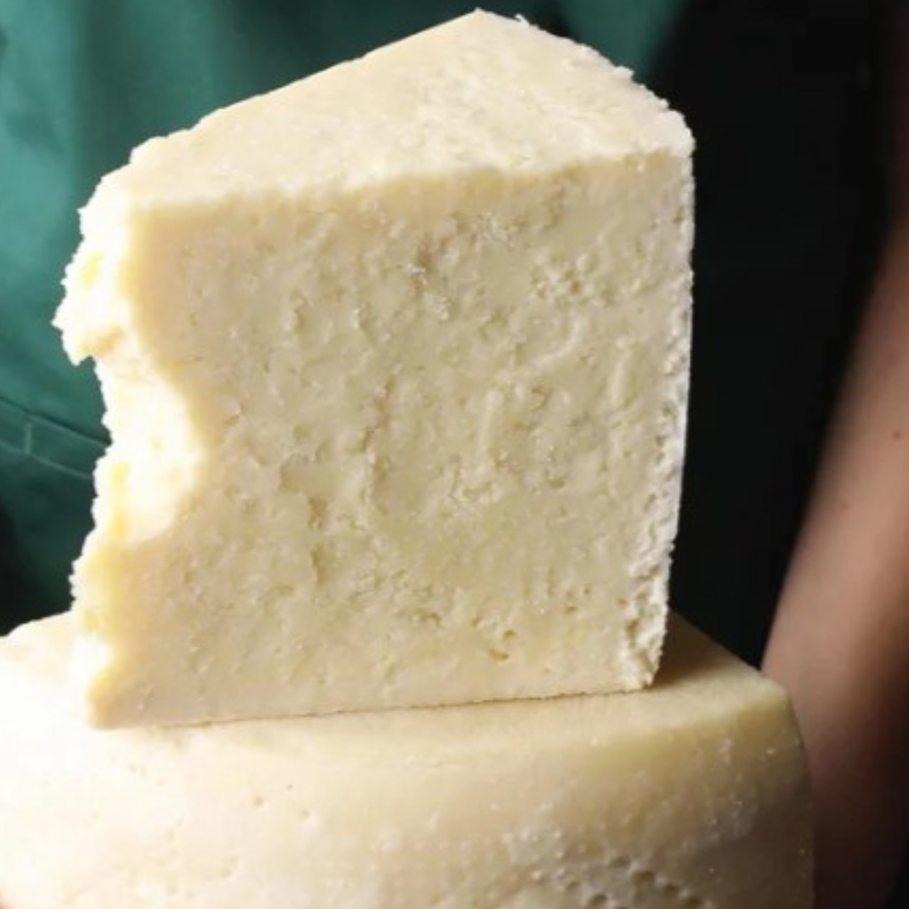イタリア産 グラスフェッド ペコリーノ・ロマーノ 9ヶ月熟成 10kg 業務用 Grassfed Pecorino Romano 9 Months Aged 10kg | Professional Large Volume