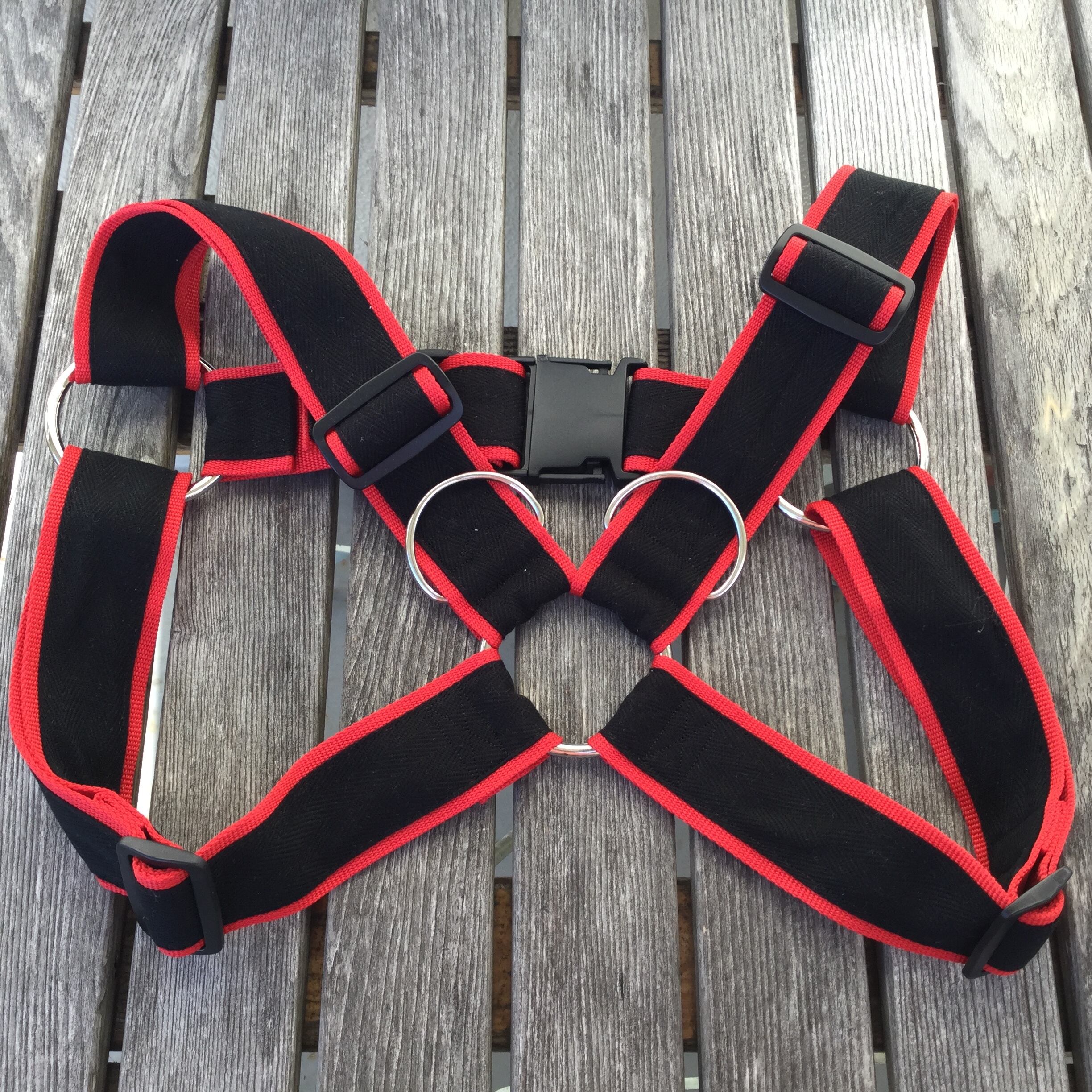 胸ハーネス 赤黒 50mm幅
