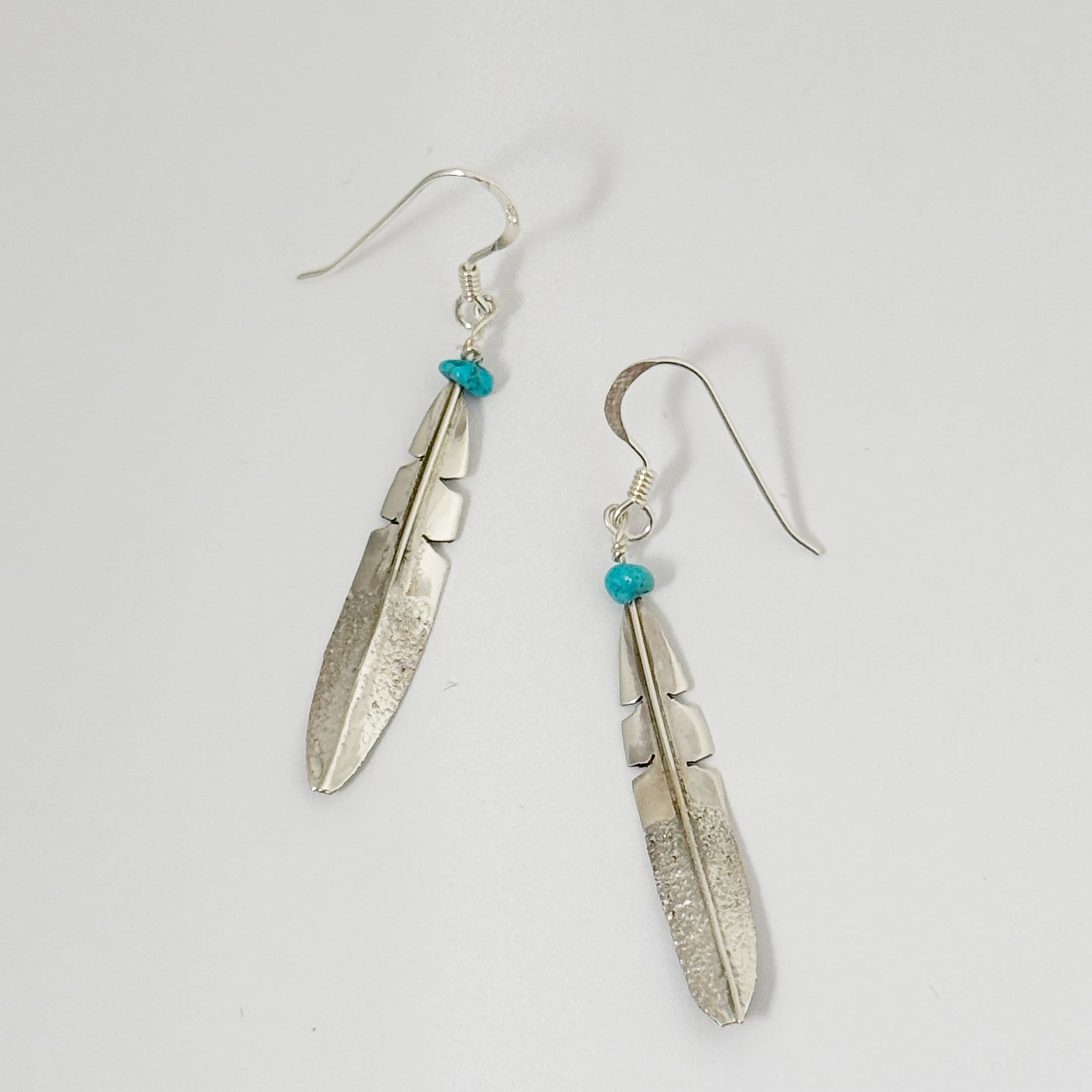 【再入荷】《Indian Jewelry》 フェザーと プチ ターコイズのピアス 羽 鳥 イーグル