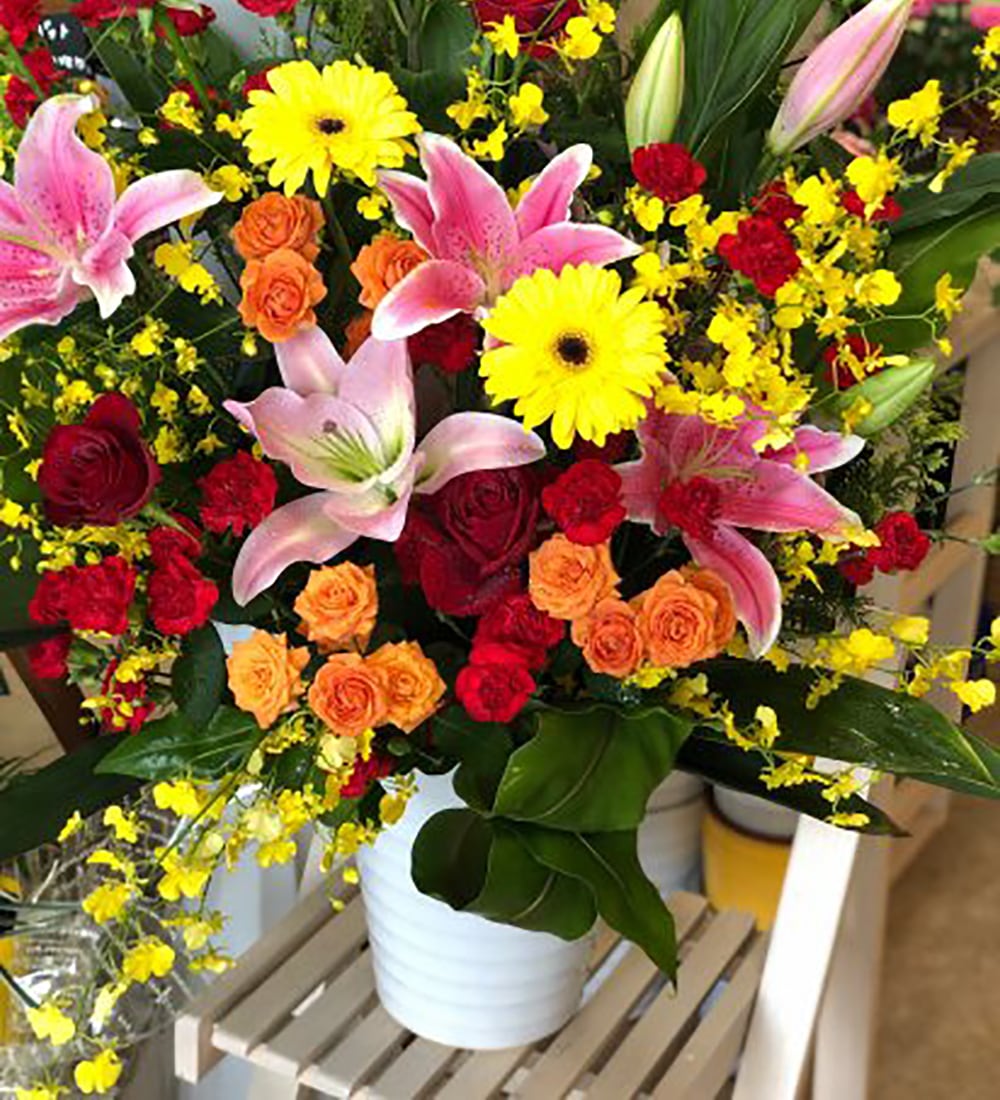 おまかせ】季節のお花で彩る陶器アレンジ | 松山・花・花束・開店祝い