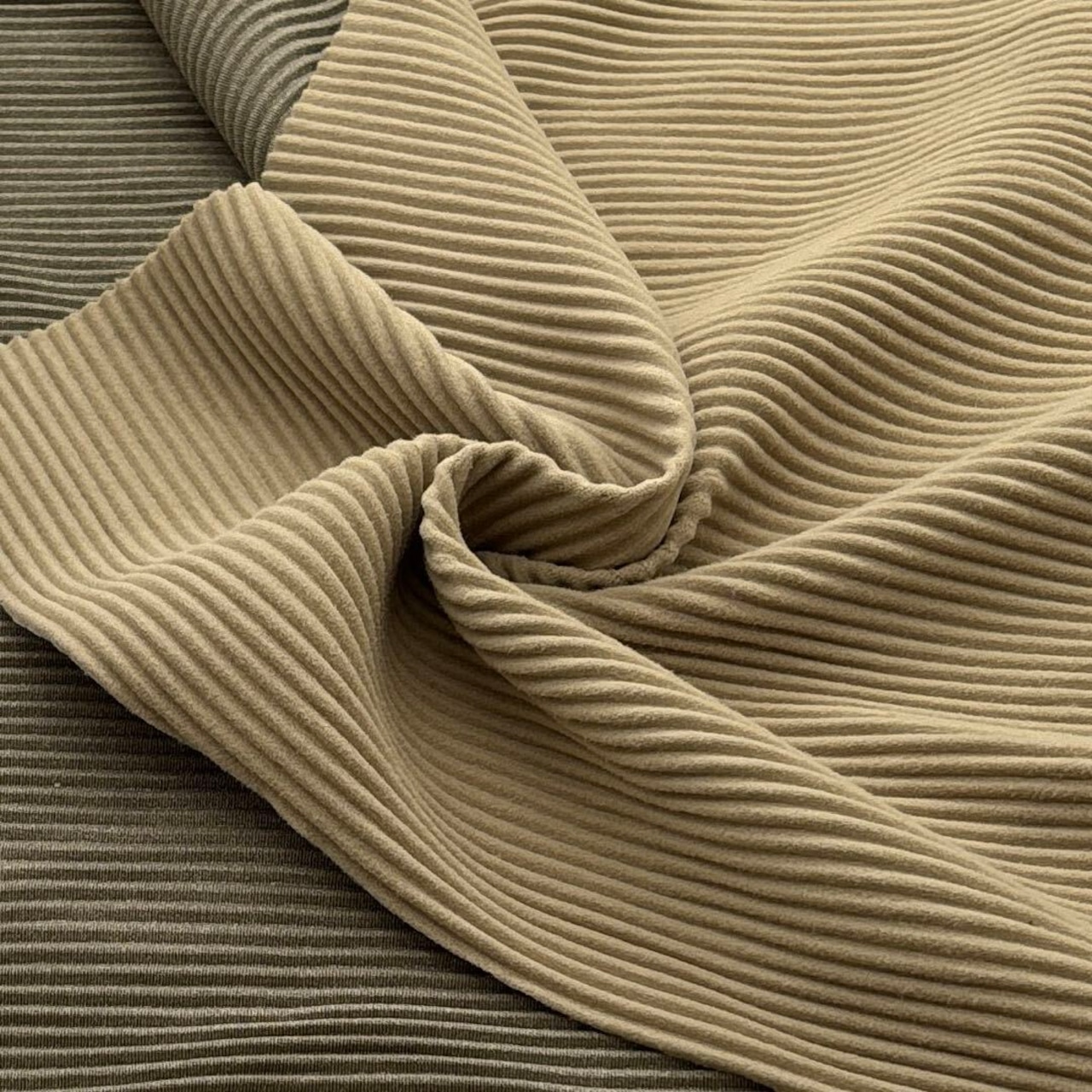 ★TB852◆2m◆弱毛羽立ちプリーツニット生地◆