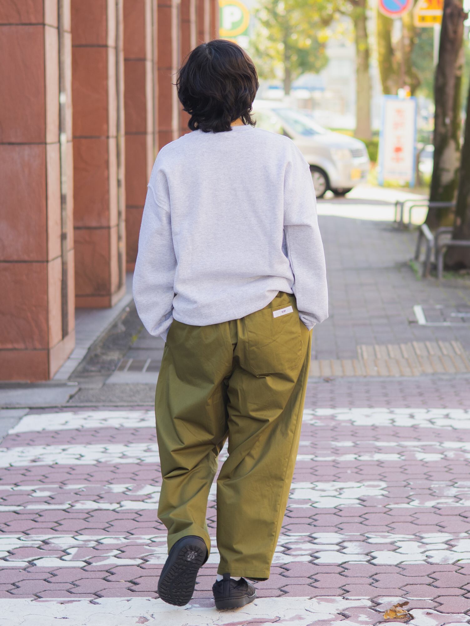 VOIRY SUNDAY PANTS‐BACK SATIN KHAKI / VOIRY | PEPS