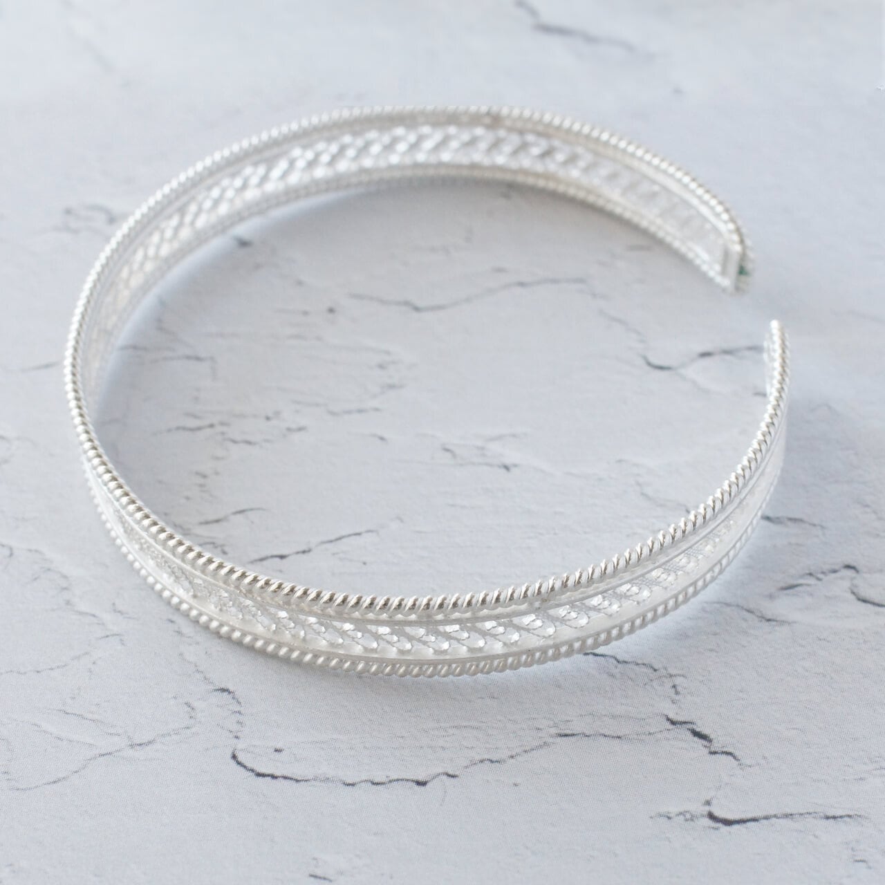 レース ツイステッド バングル / 銀線細工 | マルタフィリグリー