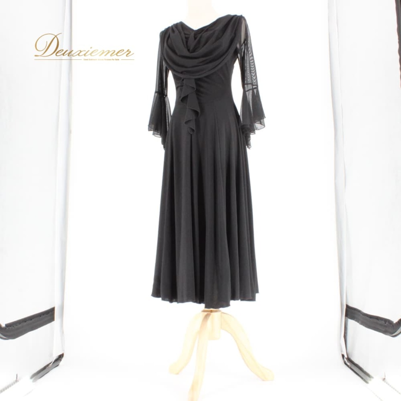 社交ダンス 衣装 スタンダード ドレス ワンピース レッスンウェア パーティドレス レディース ICHIOKU ブラック系 レース 花柄 上品 花柄レース レースワンピース ブラックドレス アーバンブラック シック イチオク スタンダードドレス ロングワンピース マーメイド風 フレアスカート ティアード風 フリルデザイン レース袖 袖あり 伸縮性あり ダンス衣装 女性用 ドレスアップ 発表会衣装 黒系 フォーマル ハイウエスト風 きれいめ エレガント 競技 ダンスパーティ