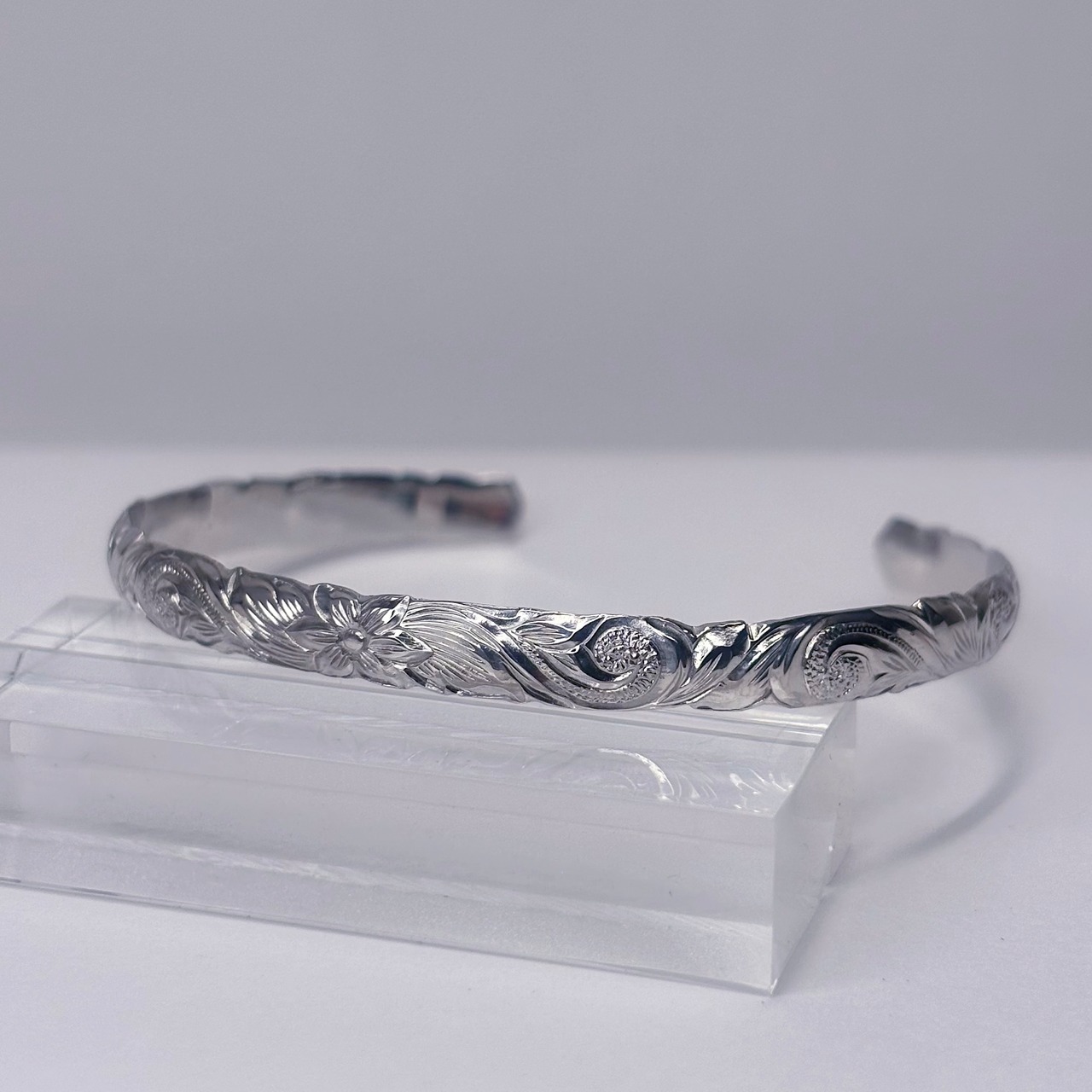 Classic Hawaiian Bangle -lucky plumeria / Silver-