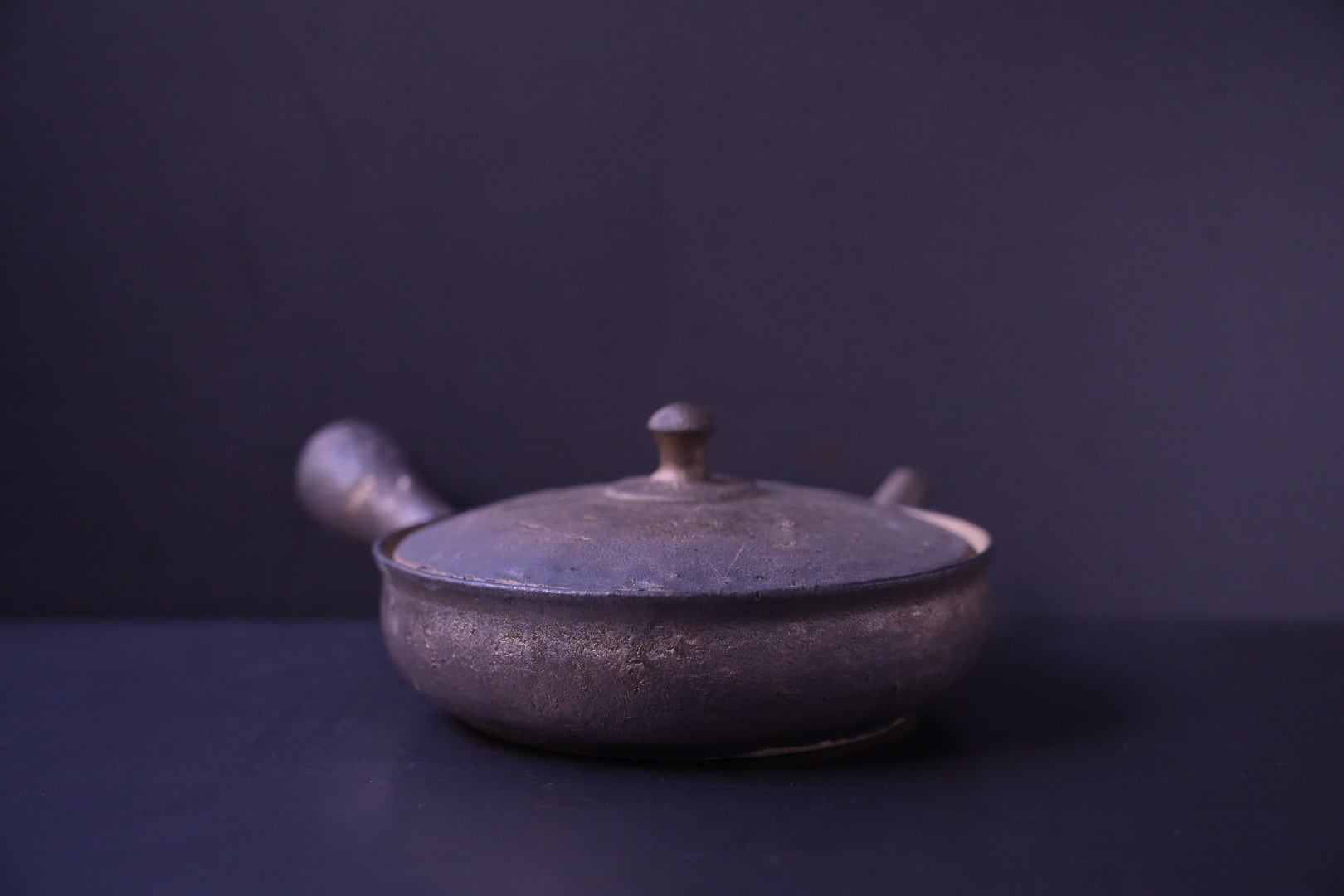 前川淳蔵 黒金彩 極平急須 | 鎌倉倶楽部 茶寮