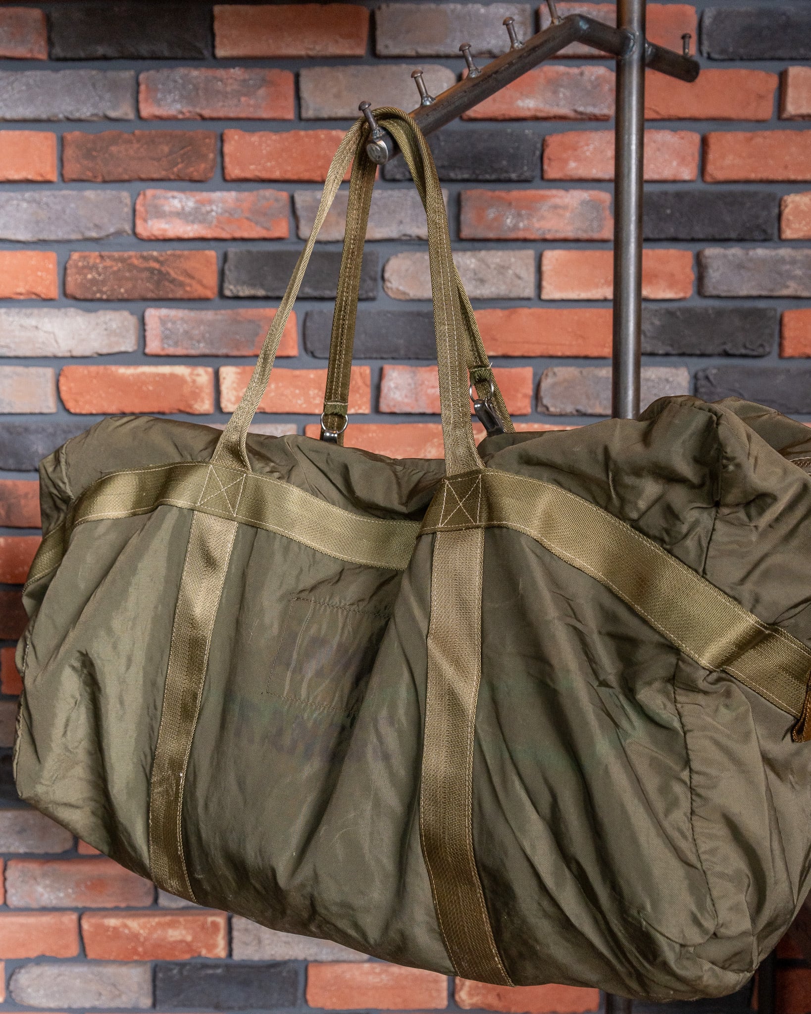 h*o様 【希少】【新品】仏軍 AERAZUR パラシュートバッグ 65L 金属 French Air Force 80-90s Paratrooper Bag 65L フランス空軍