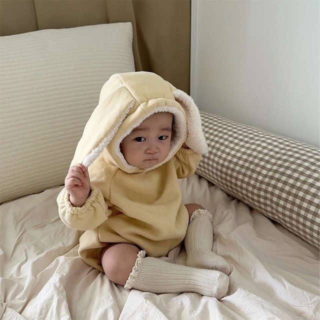 【BABY】冬作ウサギの耳付きフリースロンパース