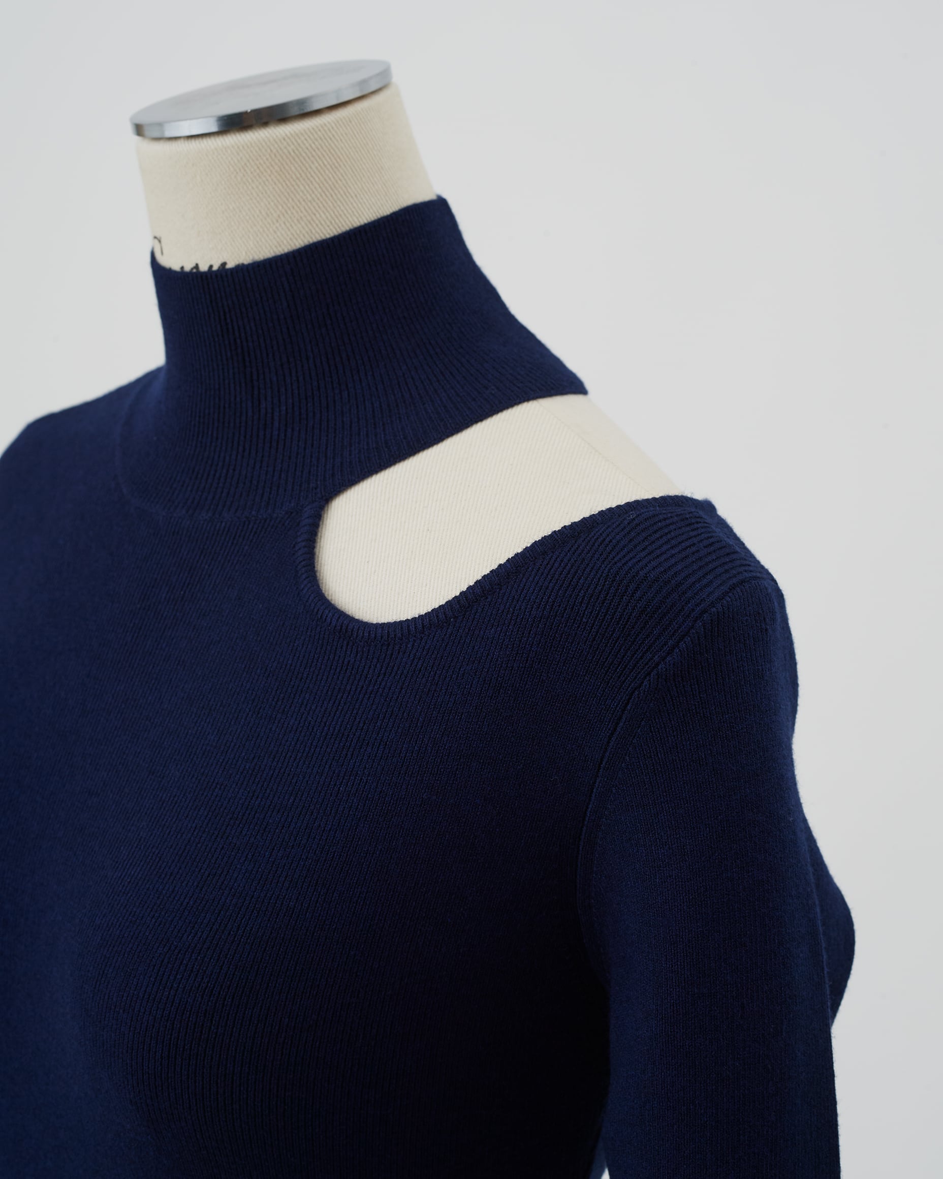 ワンショルダーオープンニット elle ネイビー | Cygne