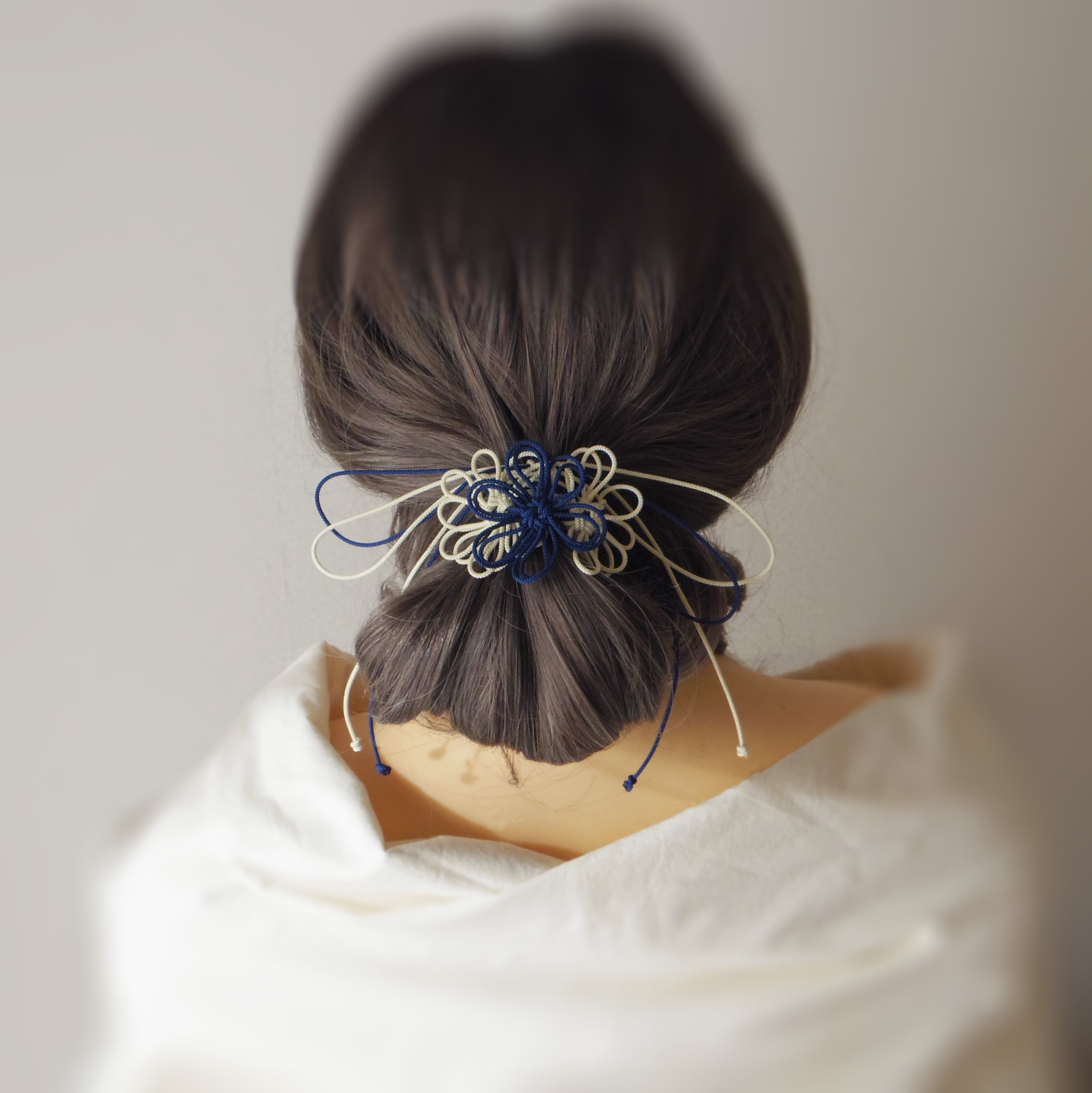 ヘアゴム「色ハ陽ニ冴エ」(濃青×アイボリー)