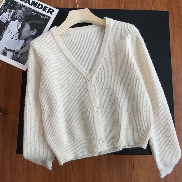 Vネックリブニット