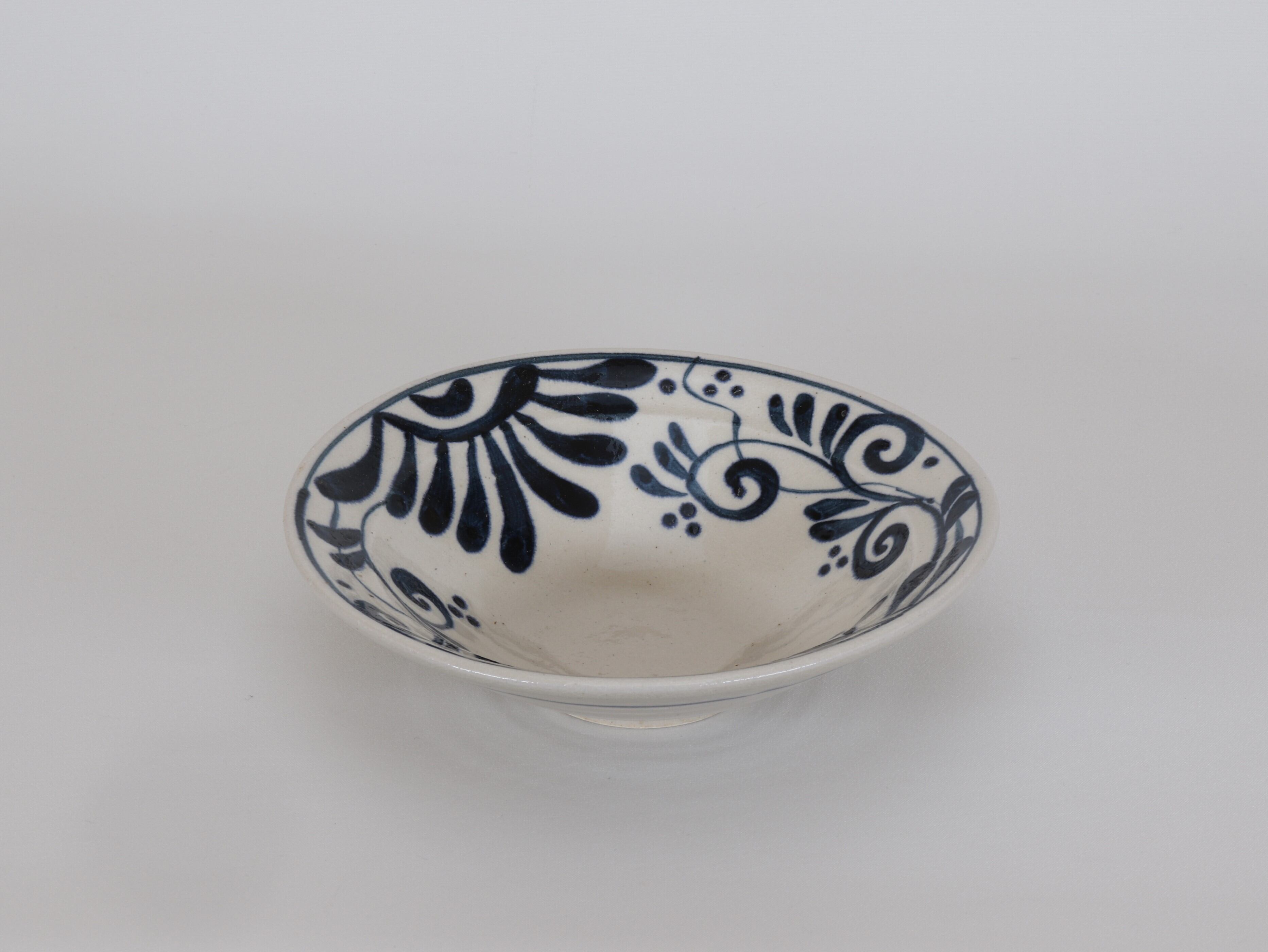 安南 リム平型鉢 ツル唐草【B級品 特価】