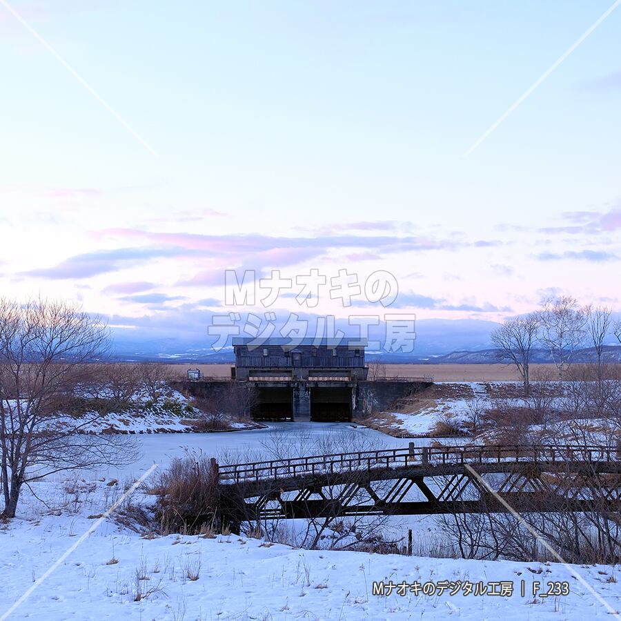 冬の夕方の岩保木水門 【F_233】　Iwaboki Water Gate on a winter evening