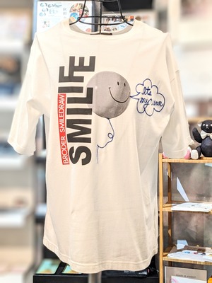 BRODRE PrintxEmbroiderd Tシャツ SMILIFE ホワイト [BR7004]