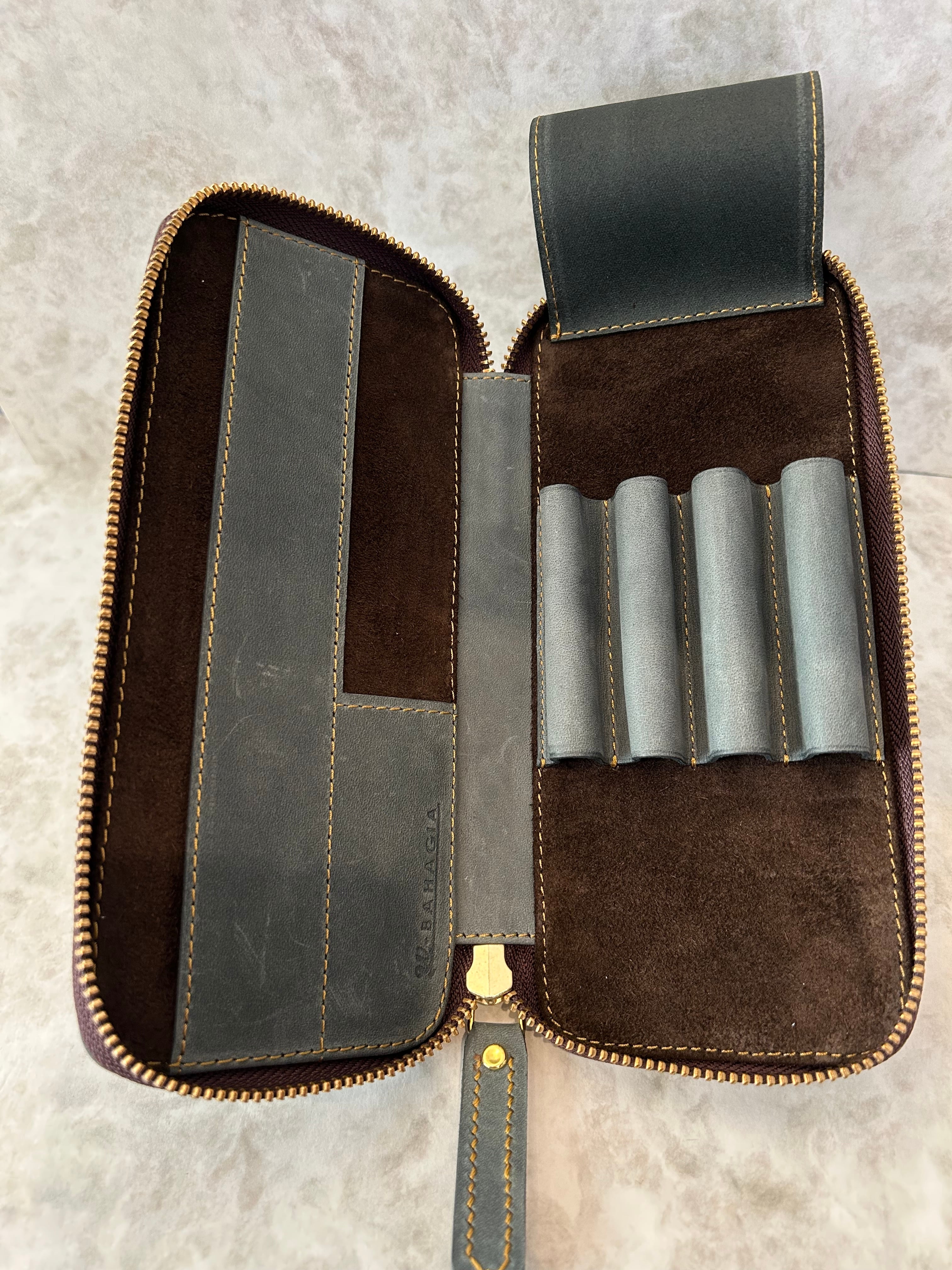 バハギア & クラフト ラウンドジップペンケース (クレイジーホース革