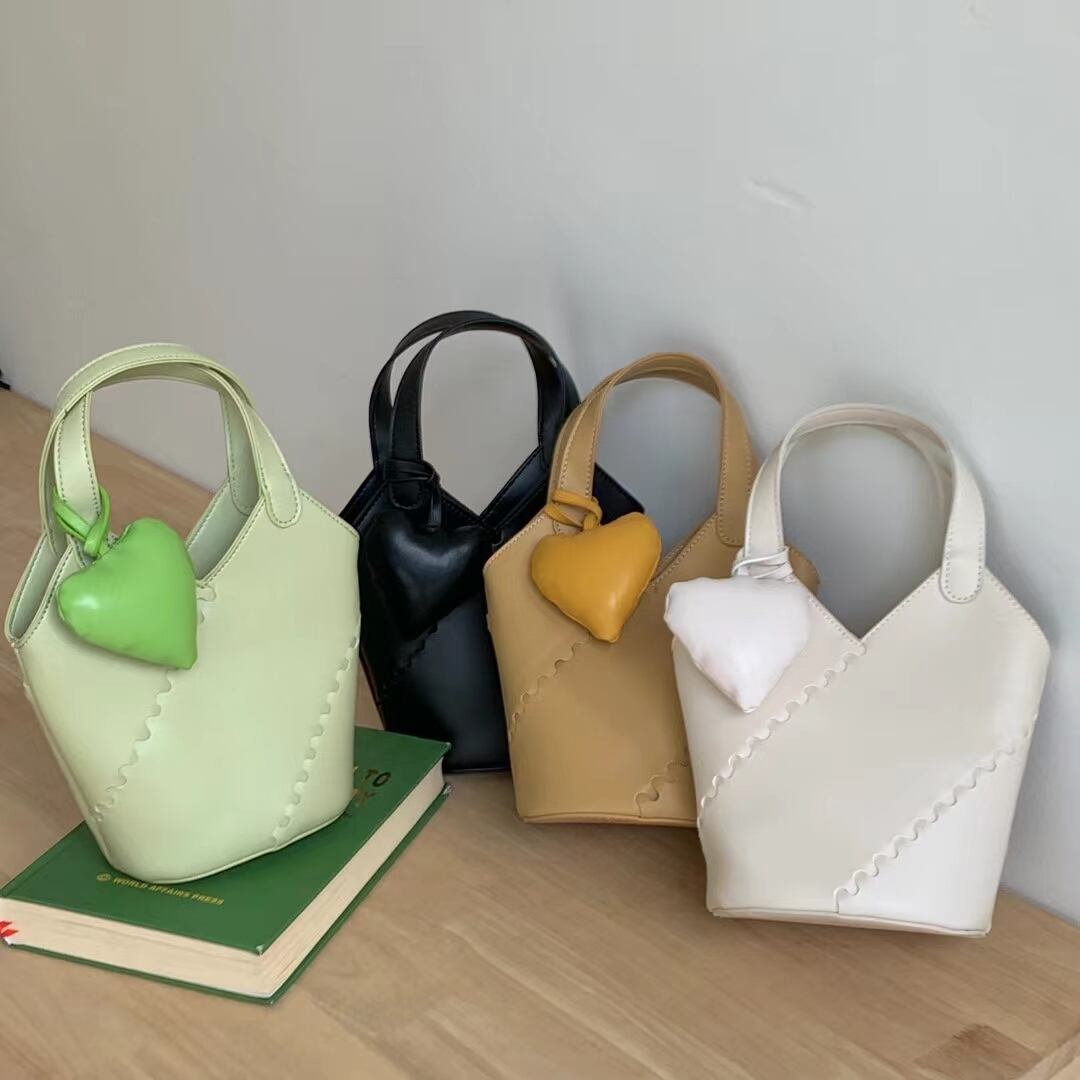 ハートモチーフ　ハンドバッグ　AS48-2013