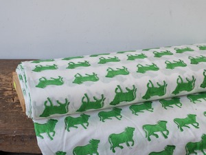 block print fabric d29 小さい牛 green