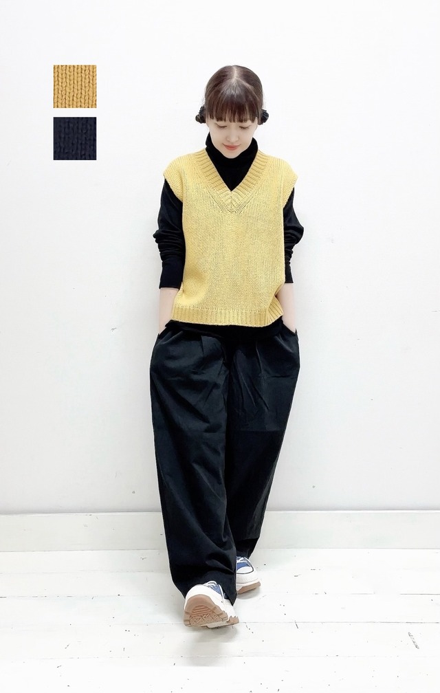 専用です。慈雨　ベスト　wool 黒 x 裁ち切りアップリケ　 新品未使用 慈雨 暖かいニットベスト wool 黒 x 裁ち切りアップリケ 新品未使用