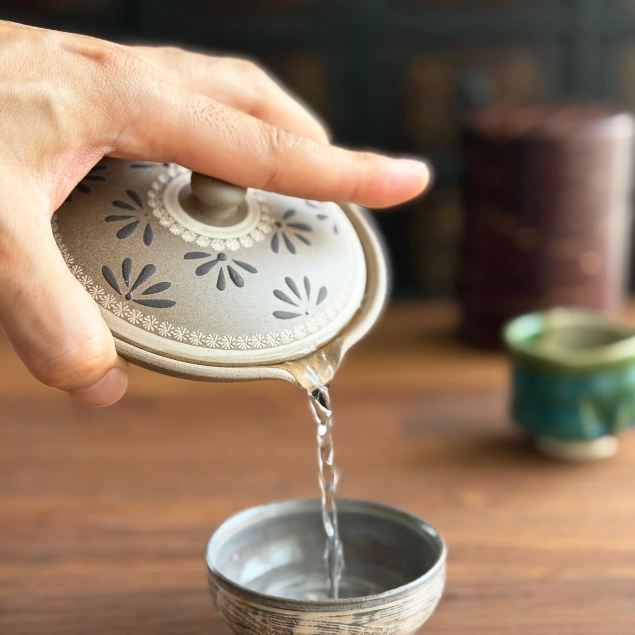 黒華紋 絞り出し急須 80ml|都築豊 大興寺窯(常滑焼)