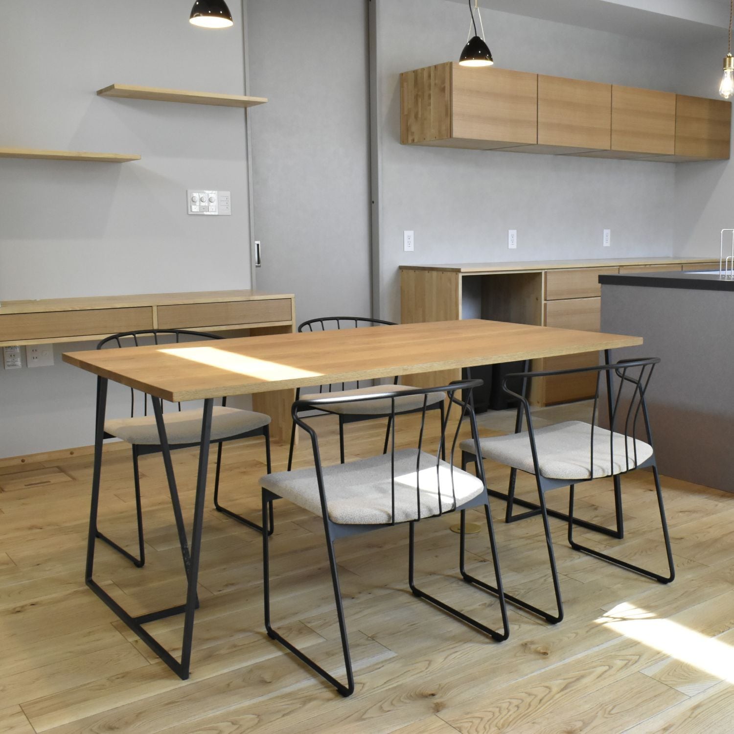 feliceチェア【FEL1630 FB-A】 ダイニングチェア 国産家具 アイアン