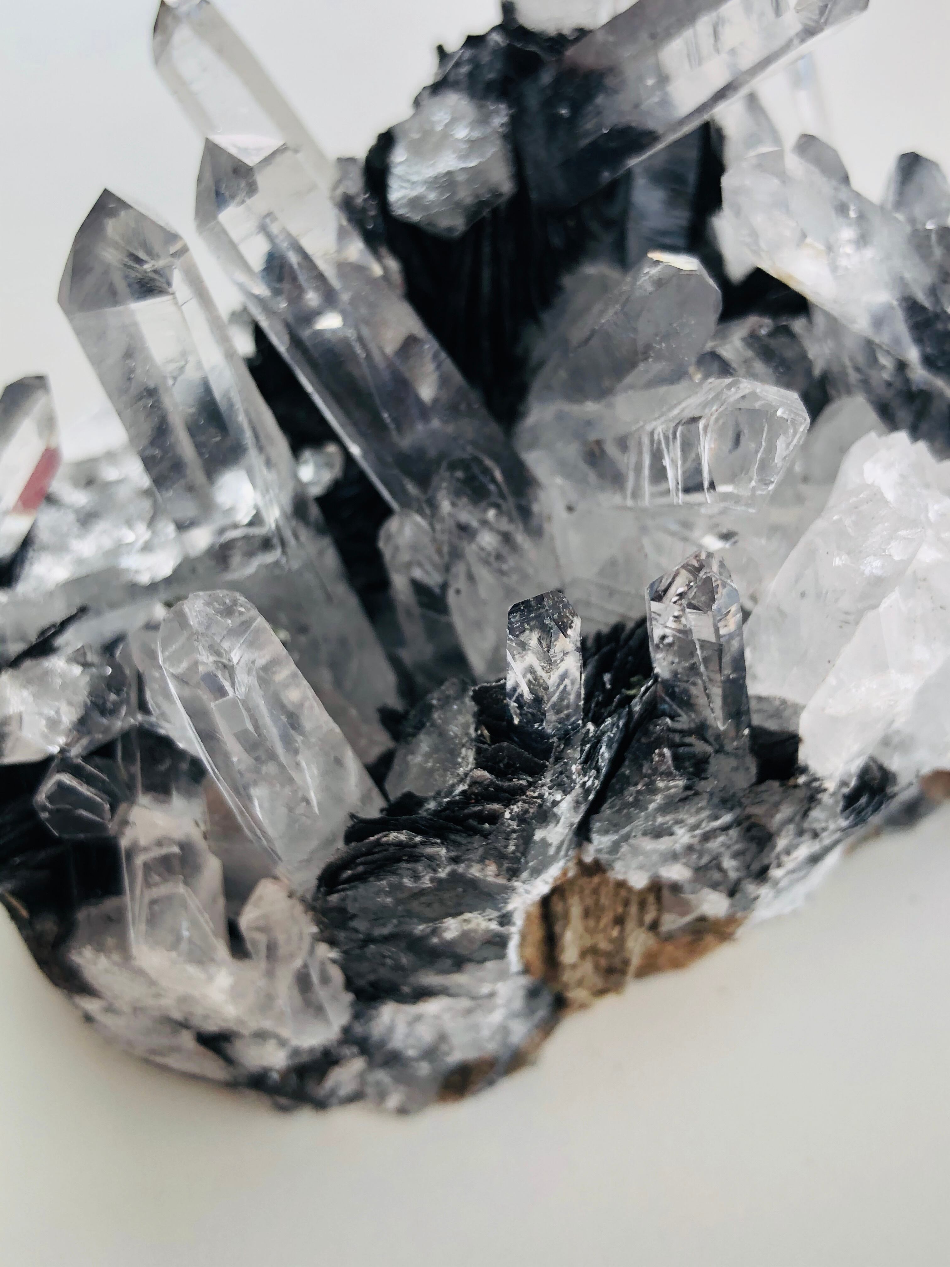 希少！アイアンローズ（ヘマタイト）の水晶共生クラスター | 虹色の星