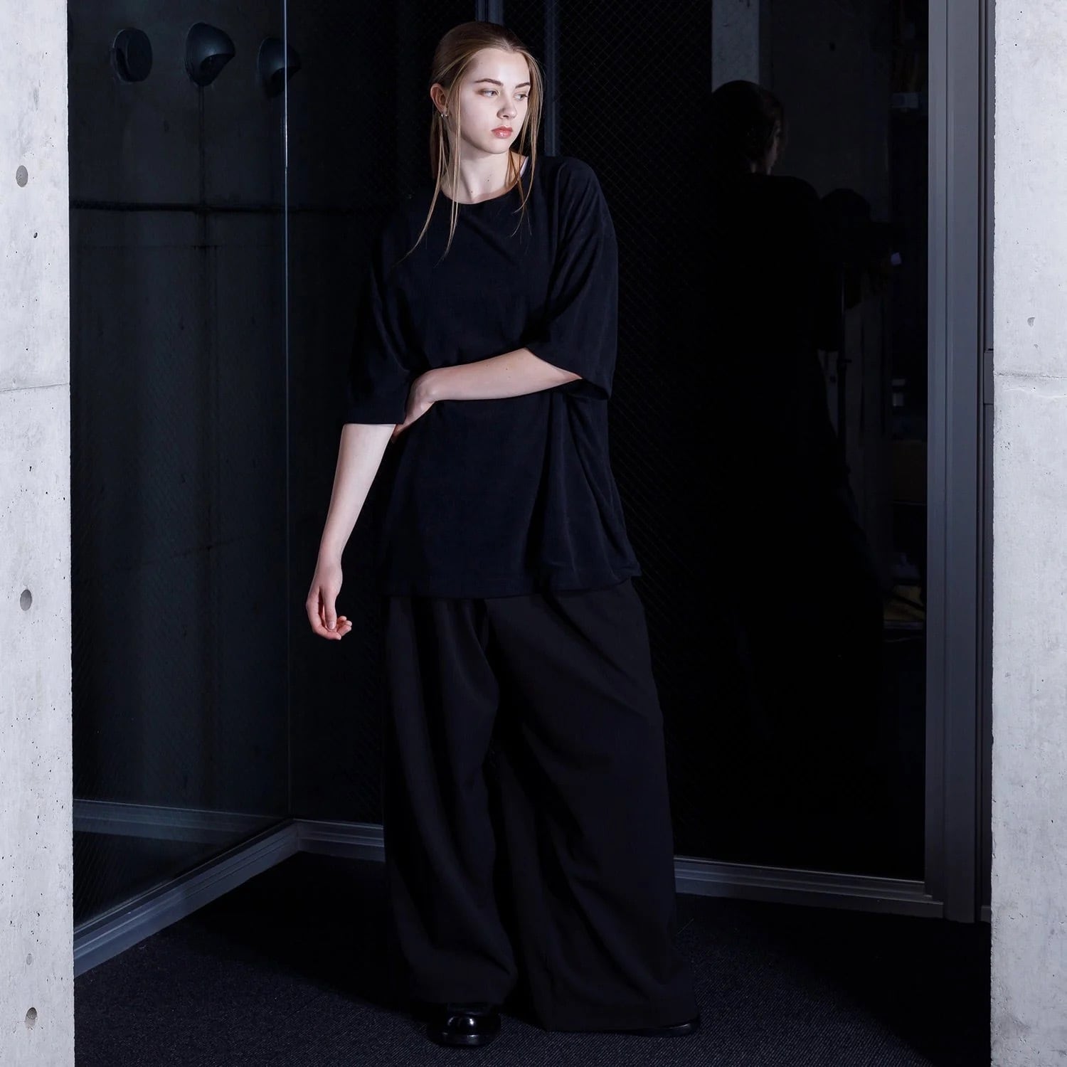 VOAAOV Chic Tech Tuck Wide Slacks BLACK | nua