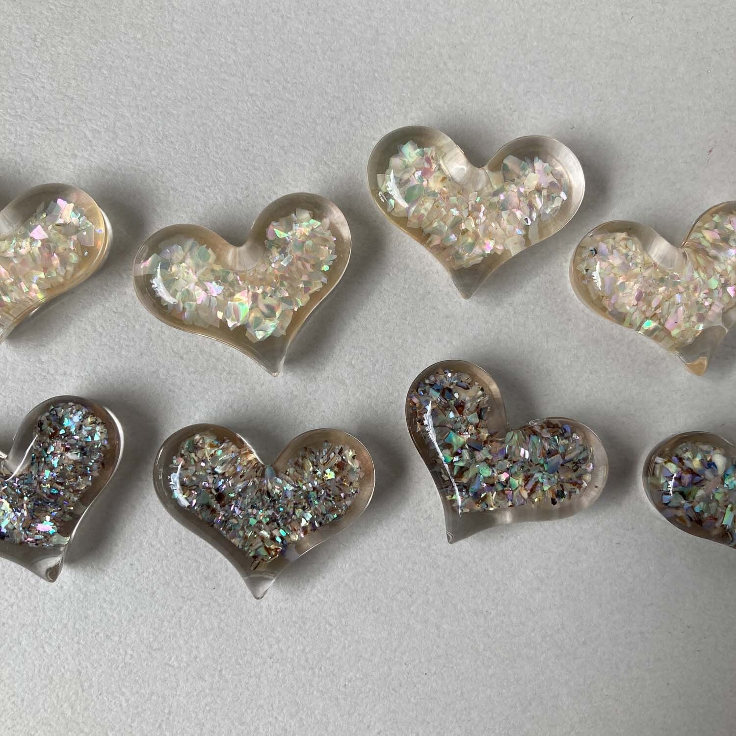 シェル入りぷっくりハートのデコパーツ（28mm） | Dua-アクセサリー