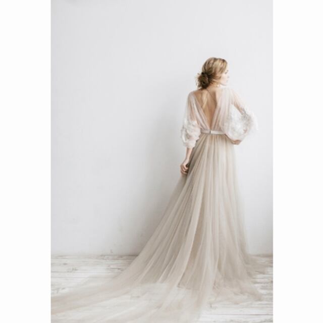 エレガント ウエディングドレス 高級刺繍 トレーン 背中見せ 撮り  