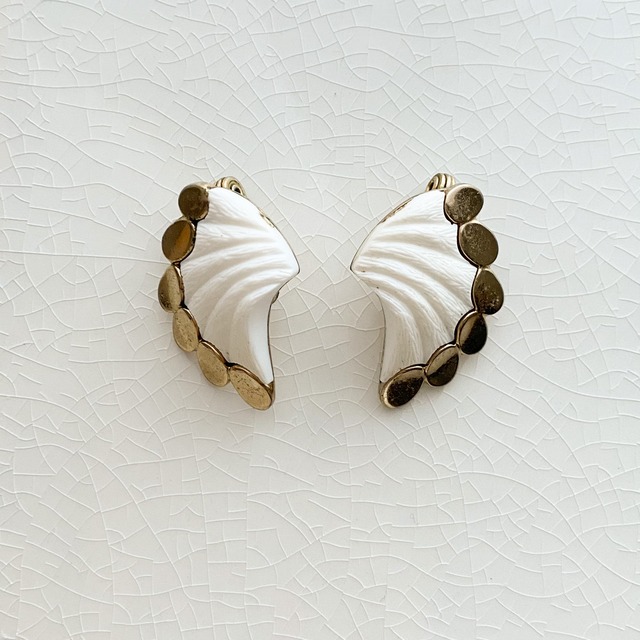 Feather vintage earring