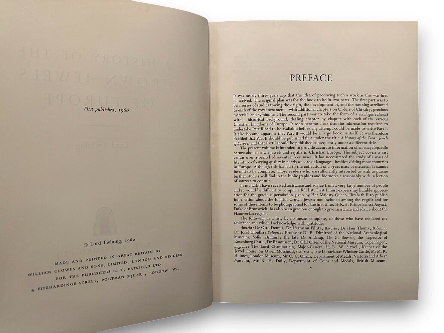 RD001】【FIRST EDITION】A History of The Crown Jewels of Europe