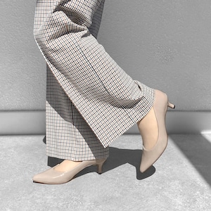 【OT3725】ポインテッドトゥ エナメル パンプス：グレージュE 23.0cm【一部難あり】