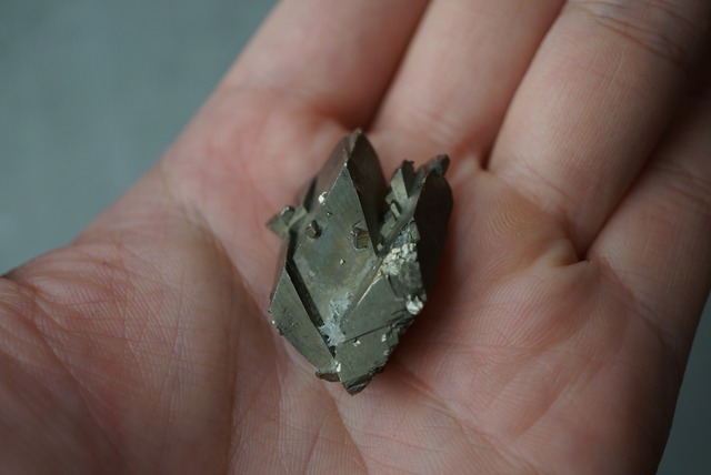 ブルガリア産パイライト/クォーツ Pyrite / Quartz 1698