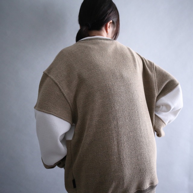 "狼×刺繍” bi-color switching design pile fabric loose trainer