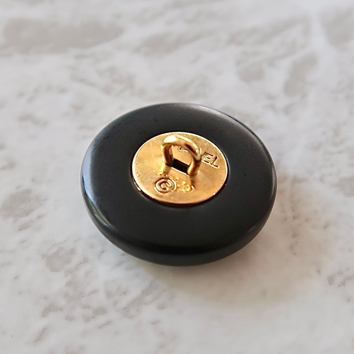 VINTAGE CHANEL BUTTON】ココマーク アンティークゴールド ブラック