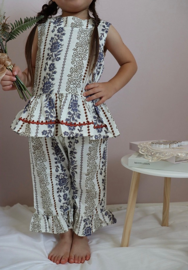 【取寄】洗練されたデザインで大人可愛すぎる!おしゃれな花柄セットアップ