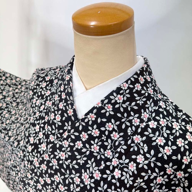 小紋 単衣 洗える着物 裄62.7cm 身丈148.5cm 花柄 お洒落着 普段着 ポリエステル 黒 美品 S サイズ 4366