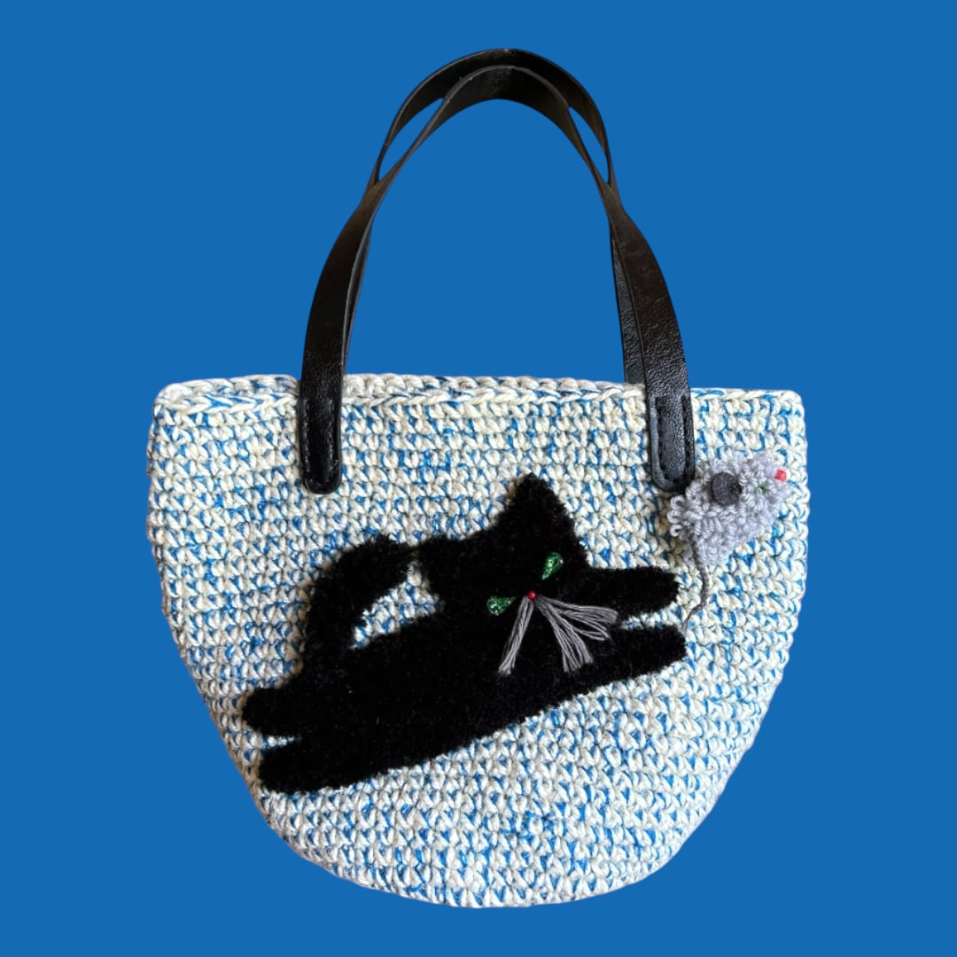 【最安値】ハンドメイド 毛糸 手編み 刺繍 トートバッグ6匹の猫モチーフ黒色1点 e707814967a8dd60f153607062557a