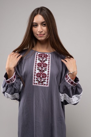 ウクライナ刺繍ヴィシヴァンカ クロスステッチ　手刺繍　ワンピース　麻　レディース・フリーサイズ