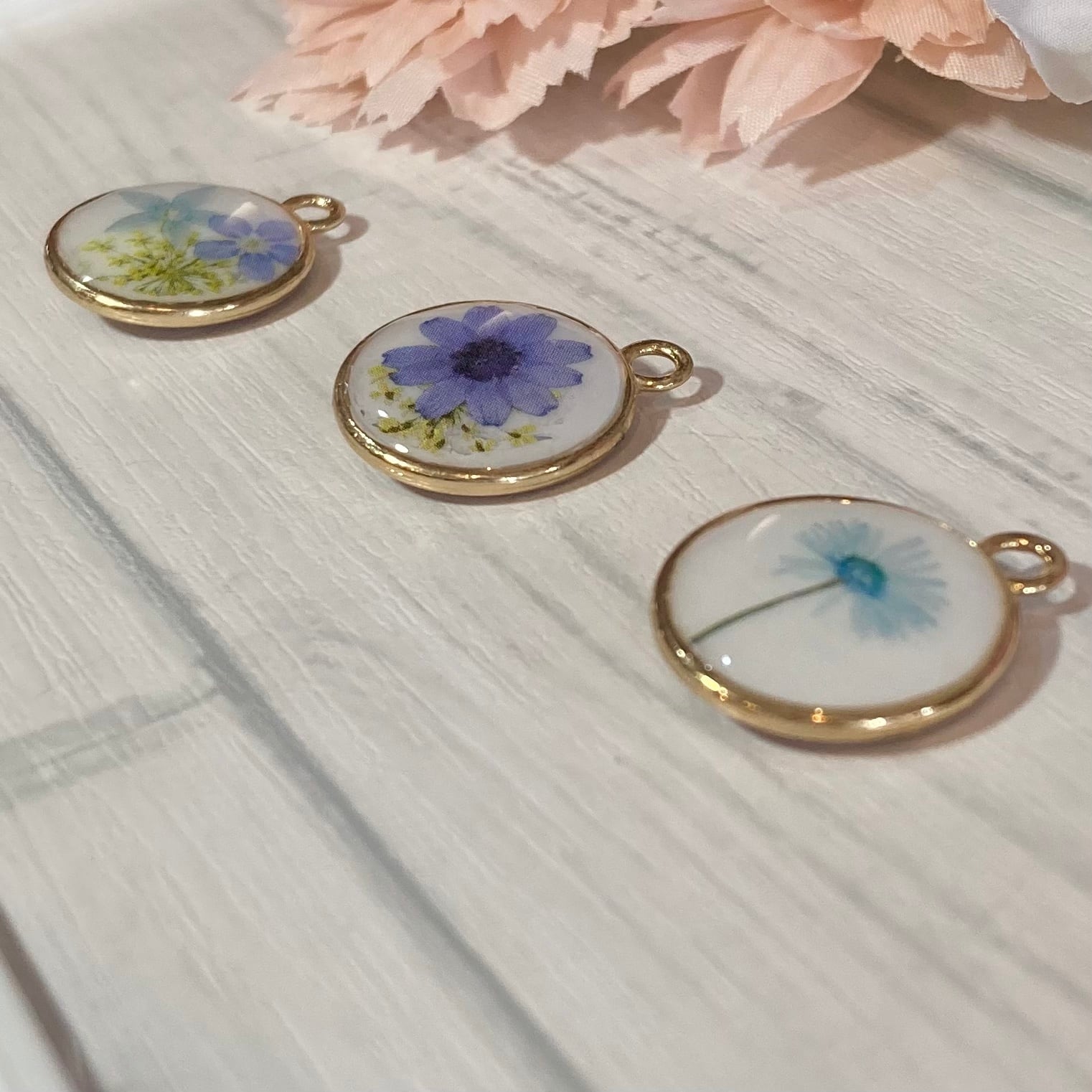 1154】レジンマトリカリアネックレスペンダントハンドメイド