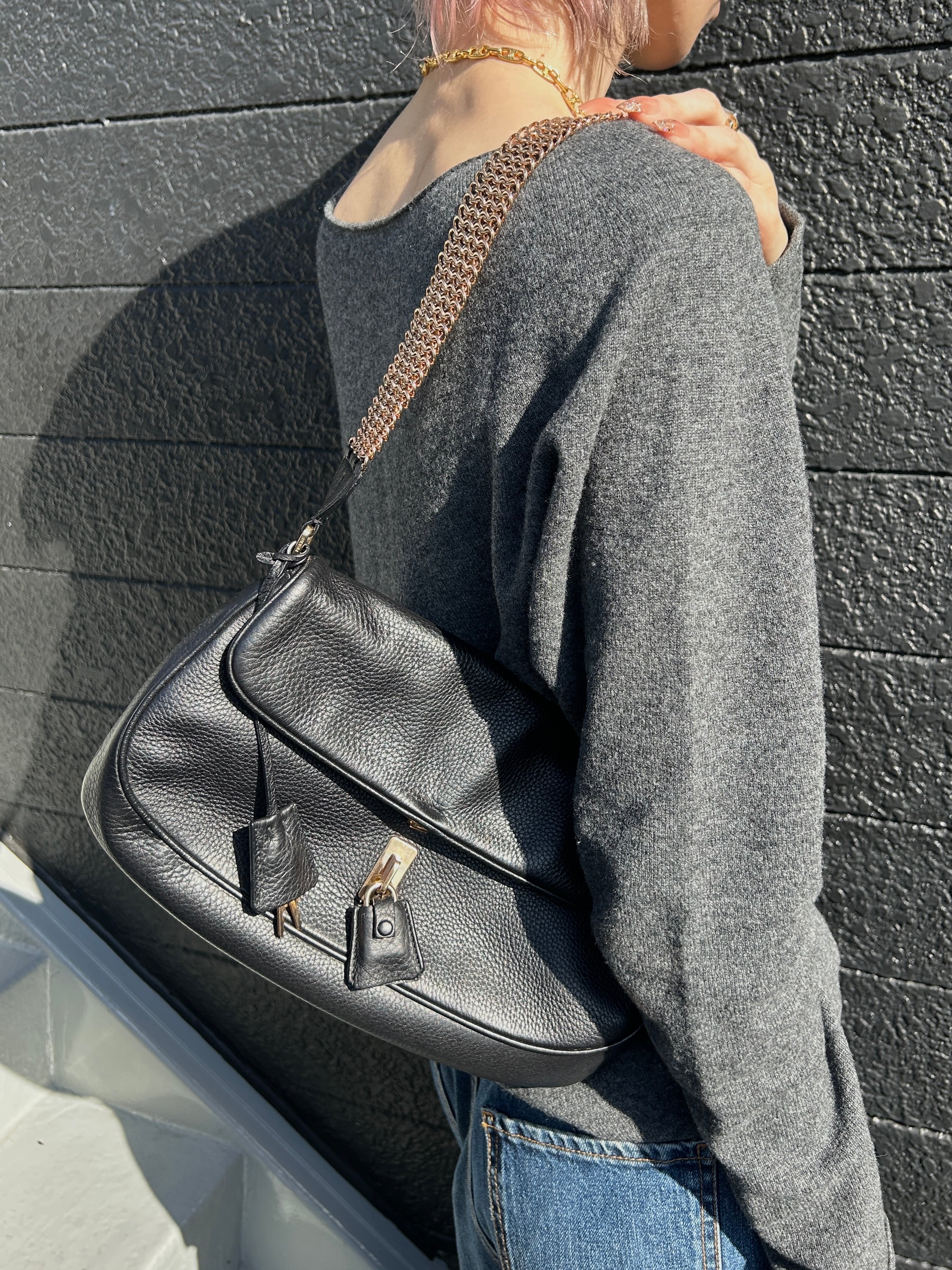PRADA プラダ ショルダーバッグ ブラック ターンロック レザー セミショルダー vintage ヴィンテージ オールド atdszw