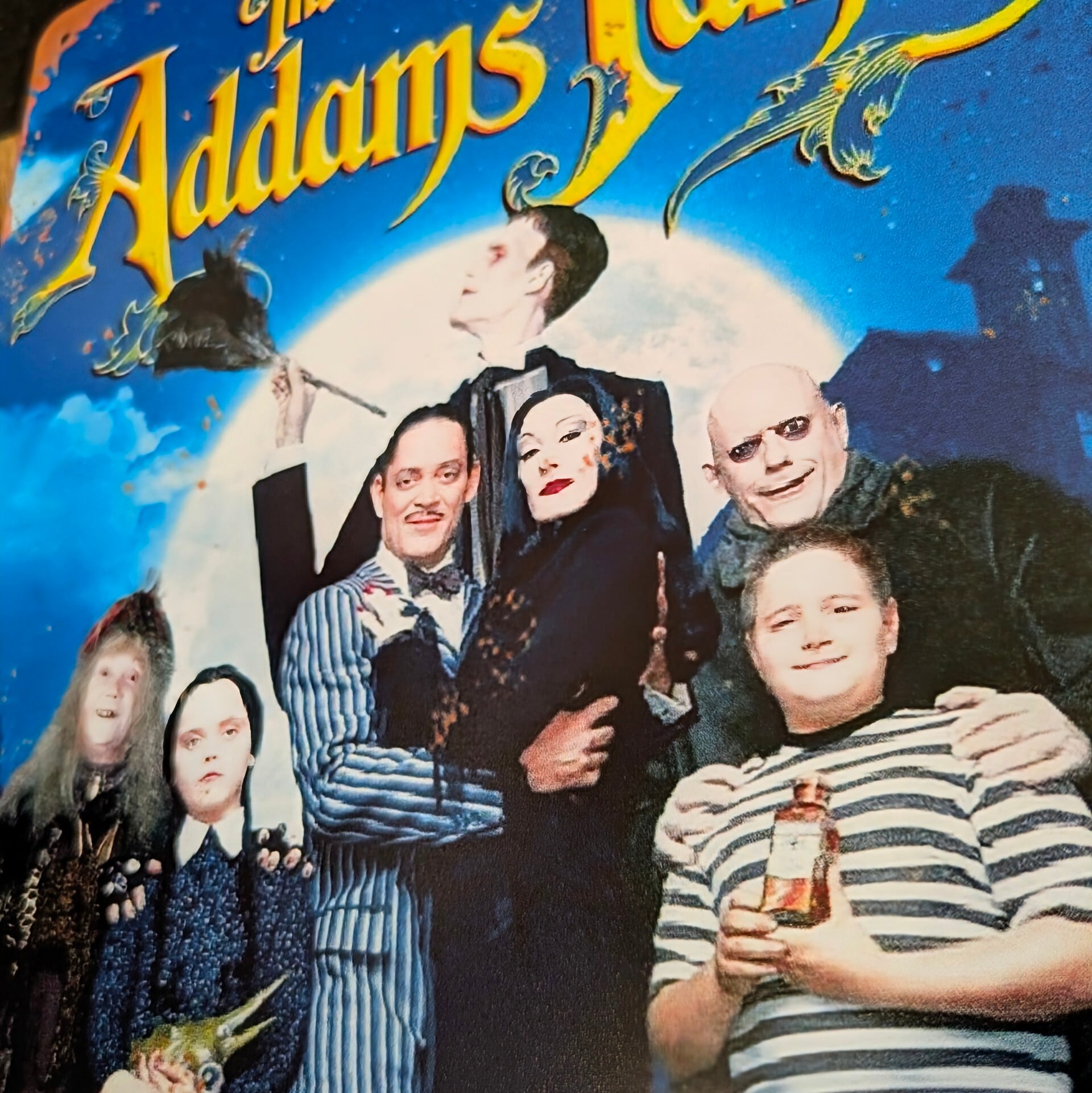 送料無料!ちょうどいいブリキ看板 【 Adamsfamily / アダムス・ファミリー 】 METAL SIGN / メタルサイン / ブリキ看板 / サインボード / ビンテージ加工〚アメリカン雑貨 アメトイ〛