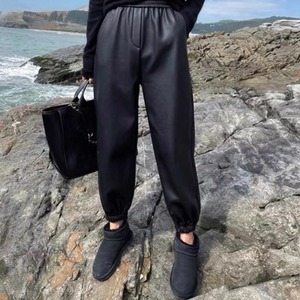 フェイクレザー裏起毛ジョガーパンツ
A0977