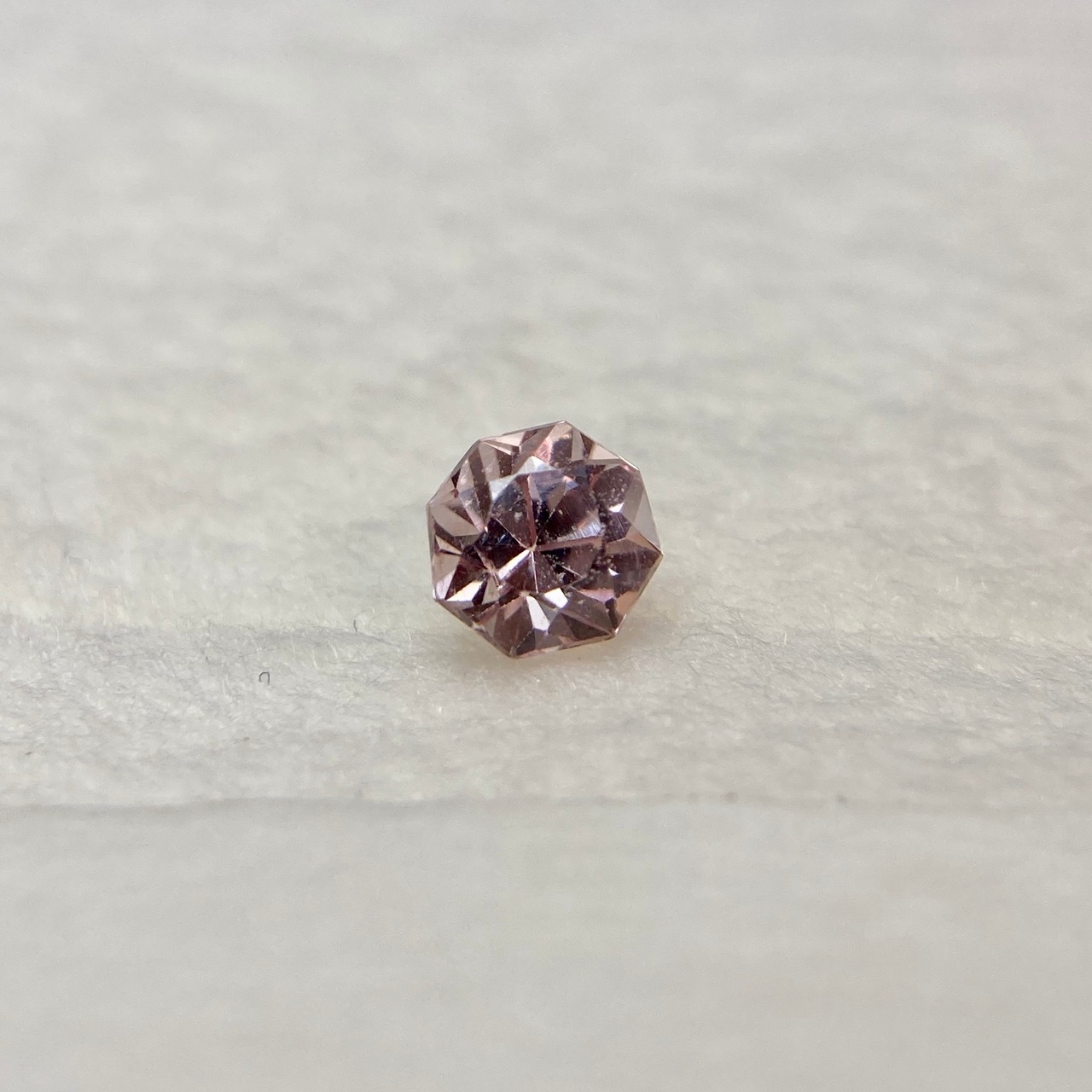 お花みたいな スピネル オクタゴンカット Part2 3.9mm-4.0mm No.2