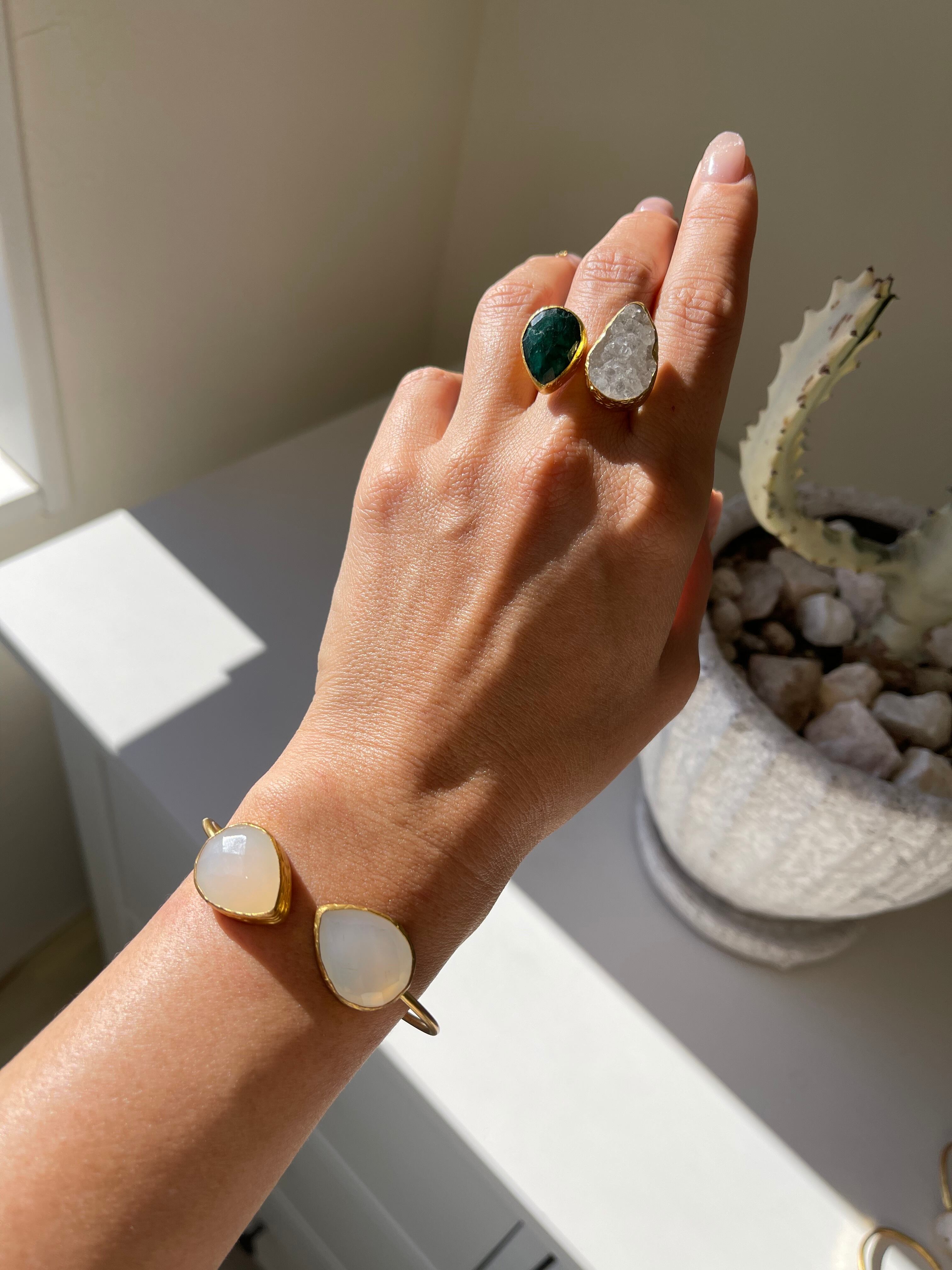 Double white chalcedony bangle/ダブルホワイトカルセドニーバングル